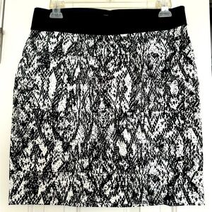 New Black/white graphic print cool elastic waist mini skirt